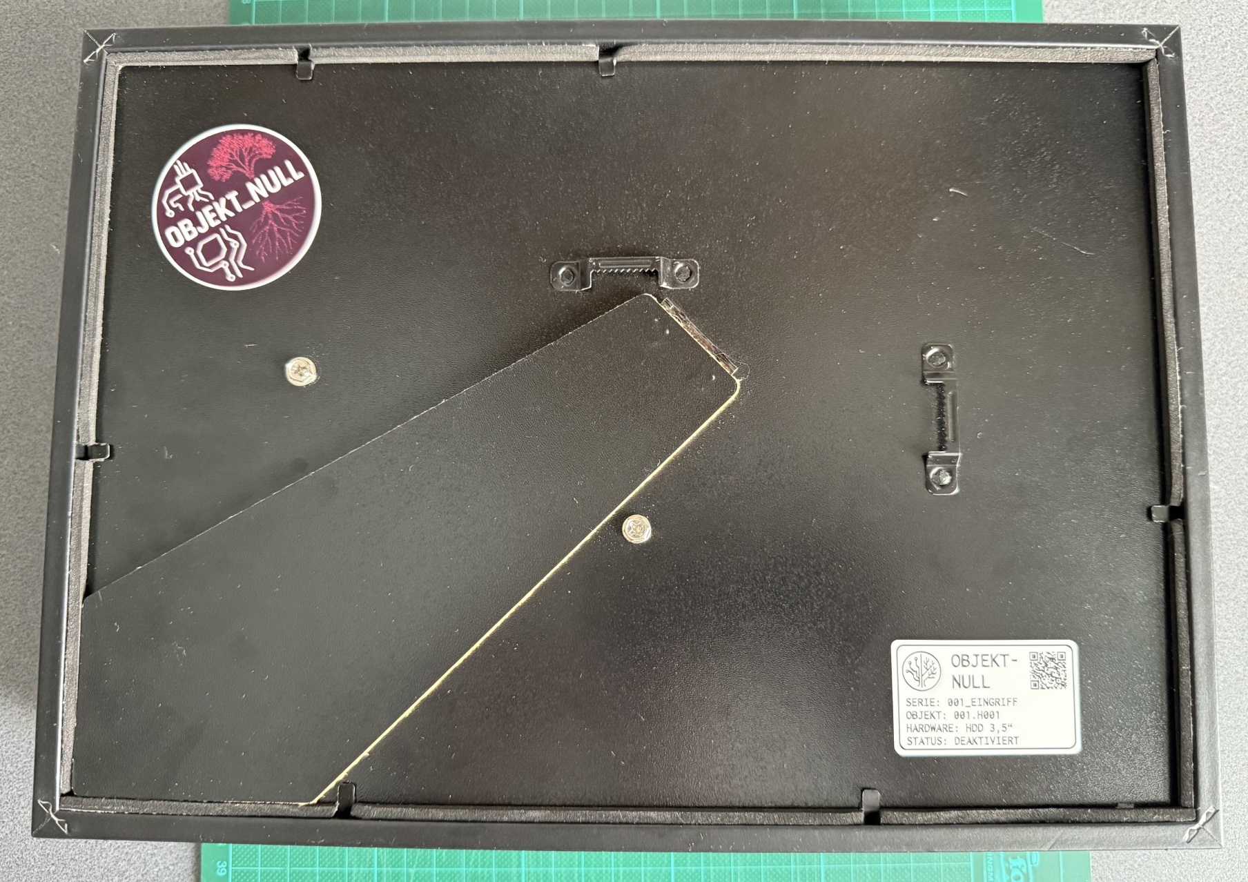 Objekt 001.H001 – Serie Eingriff